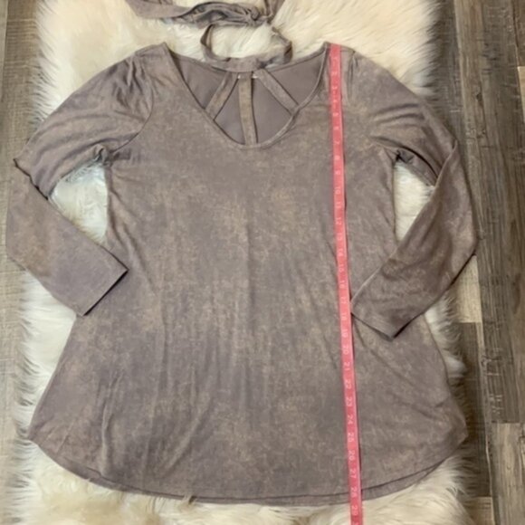 Andreé by Unit stretch knit top with cutout neckline and back tie M - Picture 7 of 8